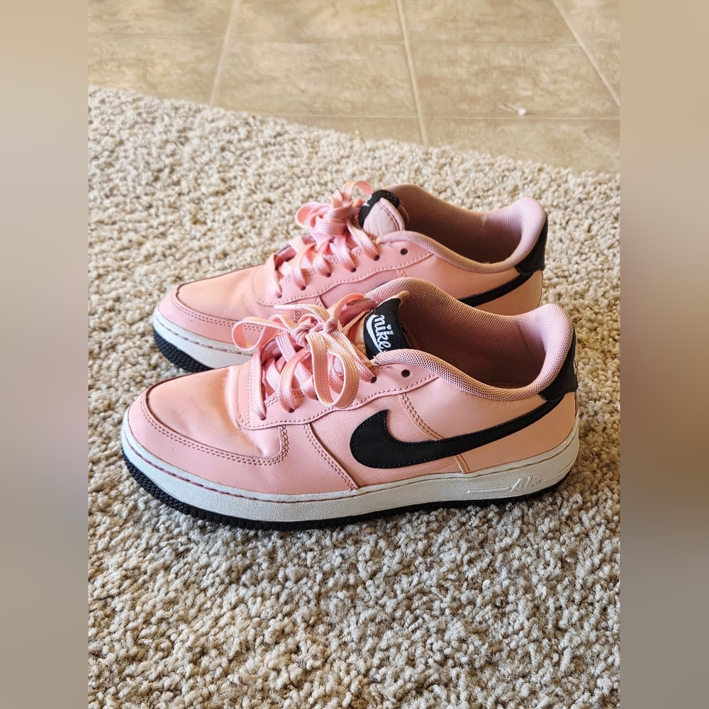 Nike Kids Shoes in Pink and Black